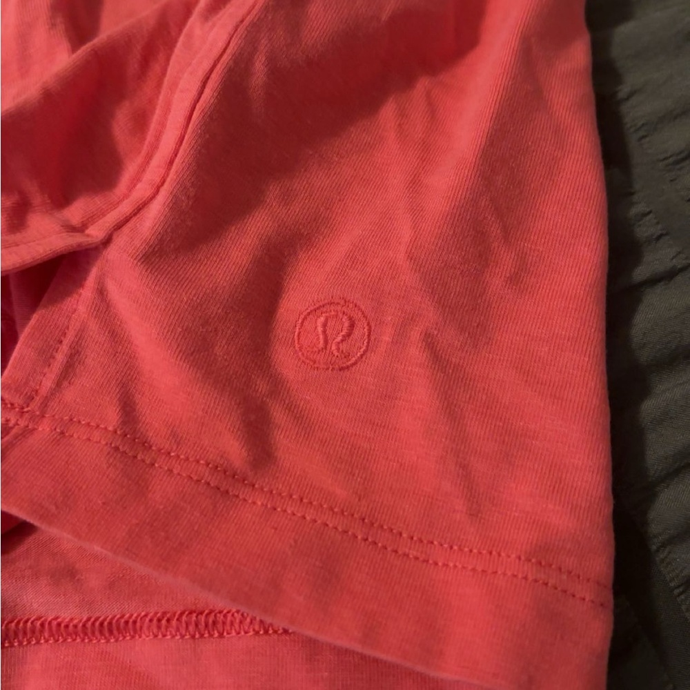Lululemon pink t-shirt